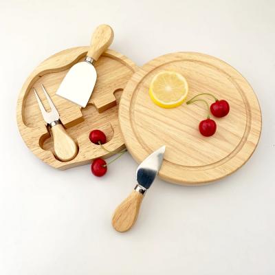 China Disposable High Quality Promotional Rubber Wood Round Cheese Bamboo Board With 3 Knives for sale