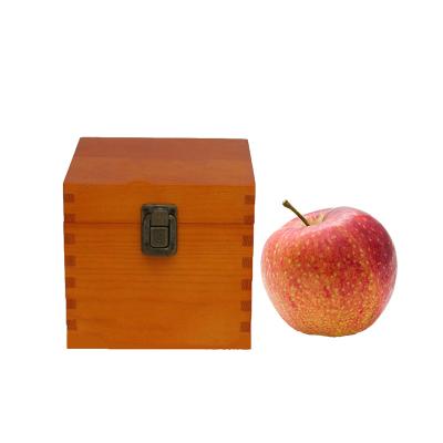 China Small Pine Wood Box China Delicate Natural Color Wooden Packaging Boxes for sale