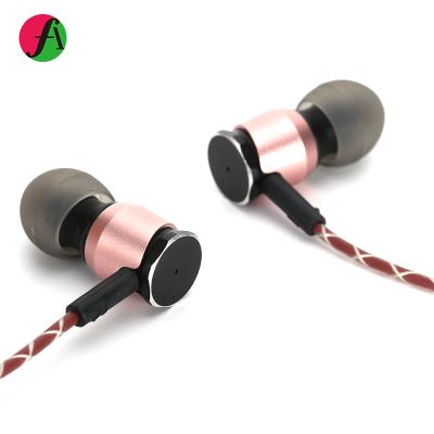 China In-Ear New Design Custom 3.5mm Stereo Sound Canceling In-Ear Wired Earphone for sale