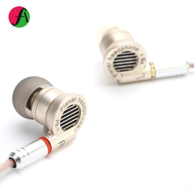 China top quality In-ear high performance wried sports stereo in-ear headphones with mic for sale