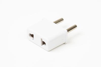 China De universele de Adapter6a 125/250V EU 4.00mm van de Reisstop Whtie-Kleuren Klantgericht Embleem Te koop