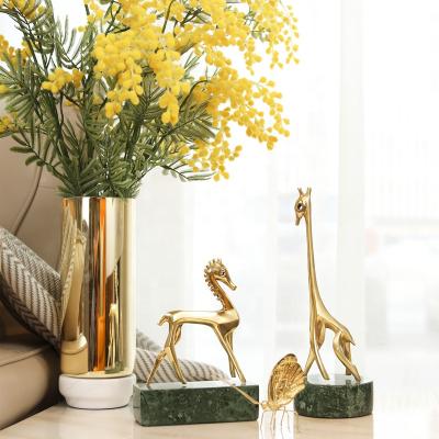 China Modern Nordic Luxury Creative Gift Art Giraffe Home Decor Marble Copper Luxury Wholesale Hand Made Christmas for sale