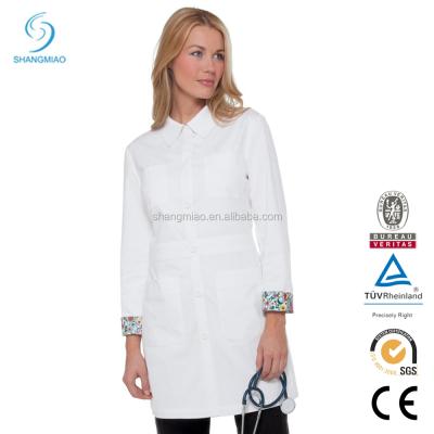 China Reusable Fashionable Hospital Doctor Uniforms Design For Lab Coat Men And Women for sale