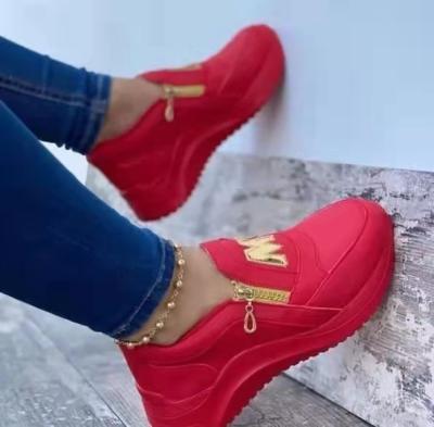 China Fashion Trend Women Shoes 2021 Casual Flats Ladies Sneakers Outdoor Winter Slipper Fashion Women Shoes Hairy Platform Wedge Shoe for sale