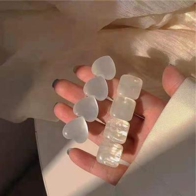 China Imitation Acrylic Moonlight Shell Single Side Clip Summer Luster Pearl Hair Clip Girl's Fairy Hair Accessories Barrettes For Women for sale