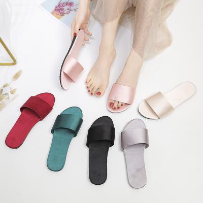 China 2021 Fashion Trend New Arrival Chinelos De Mulheres Slippers Indoor Wedding New Korean Summer Satin Home Flip Flops for sale