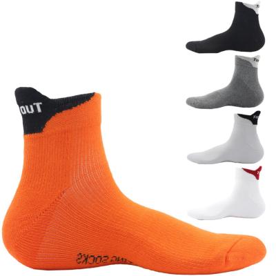 China Sustainable Custom Logo OEM Basketball Sport Socks Anti Slip Sporty Towel Mens Bottom Grip Soccer Stripe Socks for sale