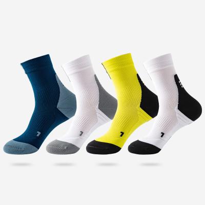 China Unisex Custom Football Athletic Sport Basketball Socks Grab Soccer Crew Elite Basketball Sports Socks for sale