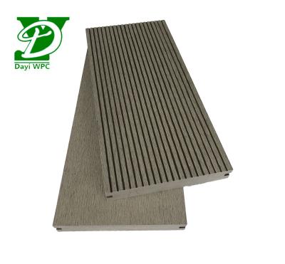 Chine Le revêtement en WPC 100% recyclable
Plancher composite pour terrasses de piscines de jardin étanches à l'eau à vendre