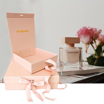 China Recyclable Custom Make Printed Mini Small Luxury Perfume Sets Black White Red Pink Writing Gift Packaging Magnetic Paper Boxes and Bottle for sale