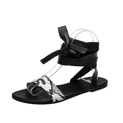 China Fashion Trend Big Size Sexy Women Flat Sandals Ladies Sandals Shoes Women Beach Flats Free-binding Women's Sandals 2021 for sale