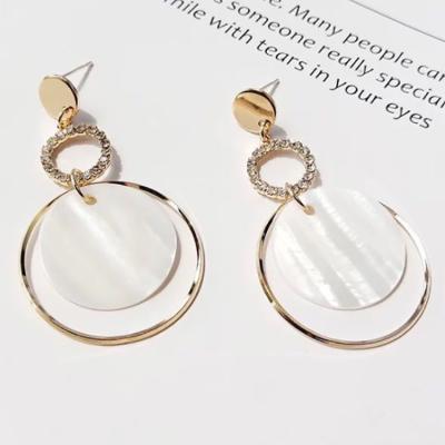 China Lead and Nickel Free 2021 Hot Style 316L Stainless Steel Stud Earrings Natural Shell Round Circle Hoop Earrings Gold For Women for sale