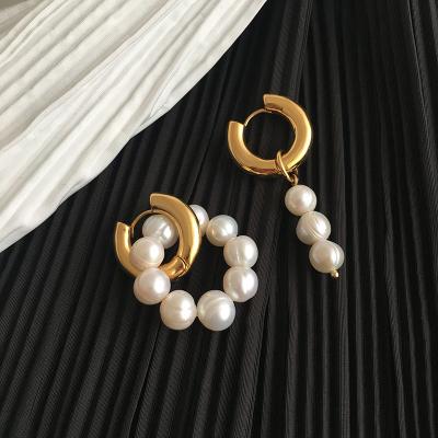 China 2021 New Women's TRUE Baroque Freshwater Gold Plated Jewelry Drop Pearl Earrings CIA Style Pearl Circle Earrings Luxury Baroque For Ladies for sale