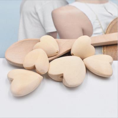 China For Kid DIY Heart Shaped Wooden Beads Crafts Jewelry Tools Custom Beads Decorations Baby Toys Home Accessories for sale