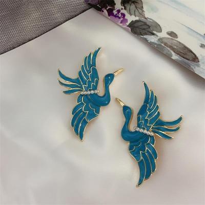 China Wholesale Environmentally Friendly Crane Drop Glaze Enamel Retro Ancient Palace Pearl Costume Hanfu Brooch for sale