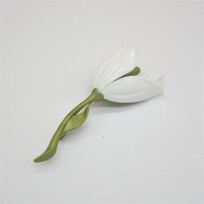 China Environmentally Friendly Wholesale Vintage Tulip Branch Retro White Overdone Color Brooch For Women for sale