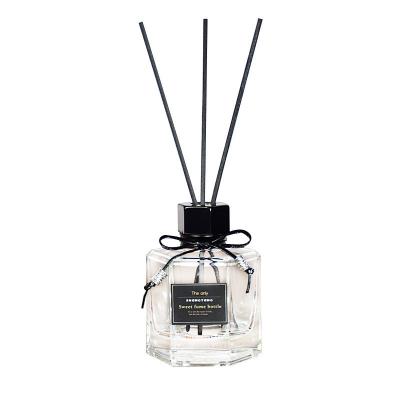 China Gift & Craft exclusive car perfume bottles car perfume bottle 50ml black car aroma perfume hanging diffuser bottle for sale