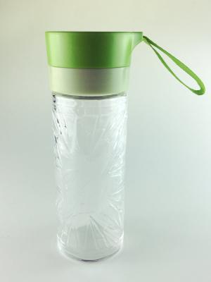 China Customized Insulated Green Glass Sport Drinking Bottles With Silicone Cover for sale