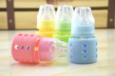 Chine douille en verre de silicone de bouteille d'eau de bébé du Borosilicate 60ml avec le trayon pour le lait à vendre