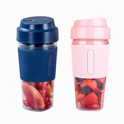 China Battery Operated Smoothie Travel Mini Car Mini Sport Blender Portable Fruit Juicer Blender for sale