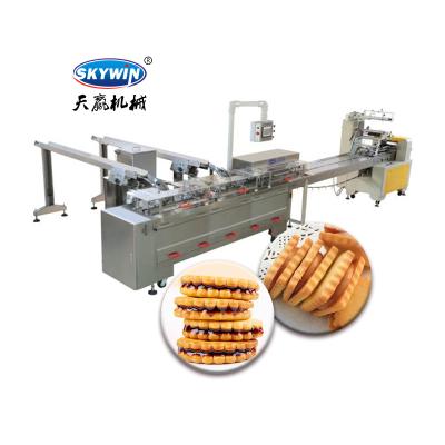 China Automatic Bakery Cookie Press Sandwich Cookie Make Machine With Flow Packing Machine for sale