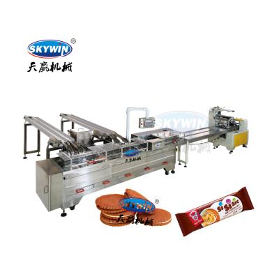 China Automatic Bakery Fruit Cream Cookie Sandwich Machine Flow Packing Machine Cookie Squeezing Machine for sale