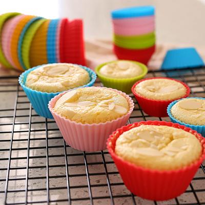 China Sustainable Christmas Factory BPA Free Food Grade Silicone Cupcake Baking Cups 2 Sizes Silicone Muffin Cups for sale