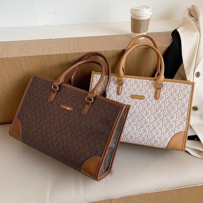 China 2021 New Fashion Trend Ladies Large Shoulder Tote Handbags Designers Travel Hand Bags Women Cross - Body Bags for sale