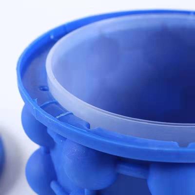 China 100% Viable Portable Food Grade Silicone Kitchen Ice Mold Silicone Ice Bucket Big Ice Cube Makers for sale