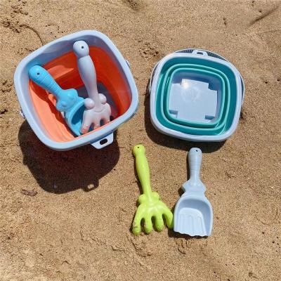 China New Viable Foldable Camping 2L Pail Sand Buckets Silicone Collapsible Outdoor Bucket For Kids Beach Play for sale