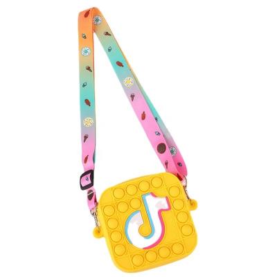 China New Soft/Durable Tiktok Silicone Push Bubble Purse Coin Purse Bag Wiggle Toys Kids Shoulder Pop Bags for sale