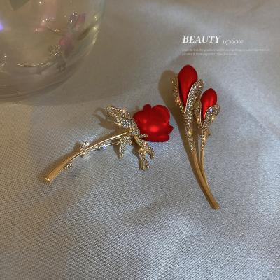 China Elegant Simple Rhinestone Rose Flower Brooch Fashion Red Tulip Brooch For Gifts New Design High Quality for sale