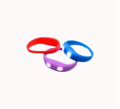 China Concert LED Armband Entrance Ticket Music Events Access Control Silicone RFID NFC Flashing Wristbands for sale