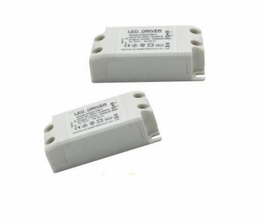 China 6W 12W a la baja fuente de alimentación constante del voltaje LED del adaptador 12v de la tensión LED en venta