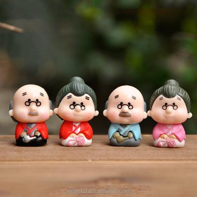 China Small 3D Europe Elder People Figure For Gift Box Lover Couple Craft Miniature Plastic Ornament Figurines Cute Car Gift Decor for sale