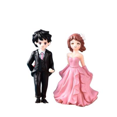 China Europe Wedding Groom Bride Decor 3D Doll Figure For Gift Box Lover Couple Figurines Miniature Car Ornament Craft PVC Desktop Decor for sale