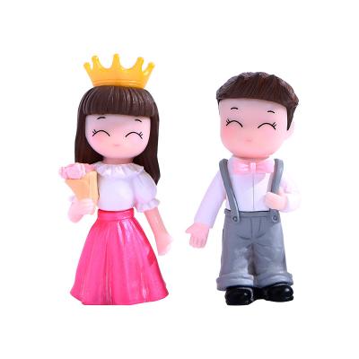 China Europe Wedding Groom Bride Decor 3D Doll Figure For Gift Box Lover Couple Action Figures Miniature Car Ornament Boy Girl PVC Desktop Decor for sale