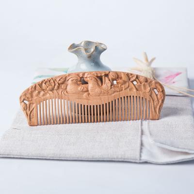 China Comfortable/durable/anti-static and multifunctional nature hotel wholesale reuse beard hair peach comb wooden hand carved pattern for sale