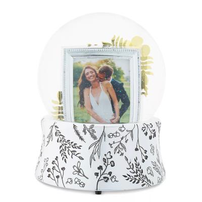 China Europe Wedding Floral Photo Musical Snow Globe for sale