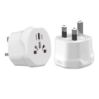 China Residential / General-Purpose New Technology Product Universal Travel Adapter Smart Wall Socket Us Eu to Uk Plug Adaptor for sale