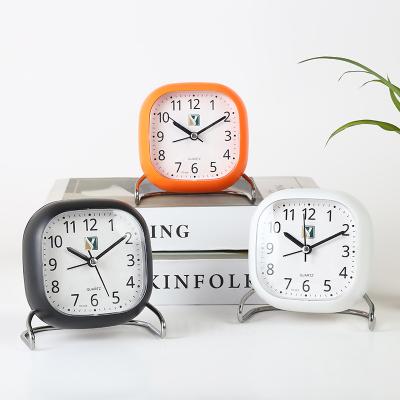 China New factory wholesale desktop traditional clock shelf metal style alarm clock for sale