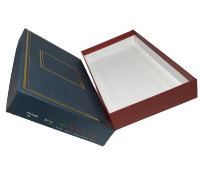 China Recycled Materials Sell Custom Gold Foil Lid And Low Wholesale Gift Box For Scarf Clothing Box Packaging for sale