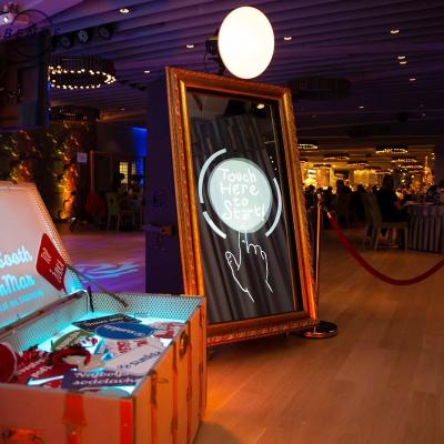 China Best Indoor Mirror Touch Screen Mirror Photo Booth 60inch Wedding Photo Booth Touch Screen Mirror Photo Booth For Sale for sale