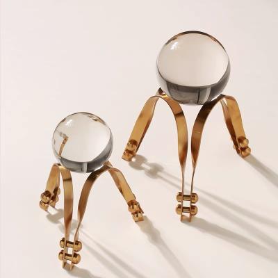 China Europe new arrival glass crystal ball with metal stand from china fashion home ministry decoration crafts for sale