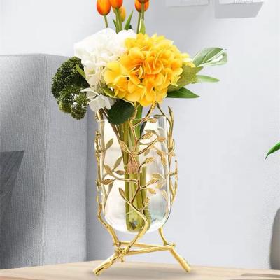 China Traditional Luxury Modern Metal Small Vintage Glass And Crystal Vases Nordic Style Living Room Flower Arrangement for sale