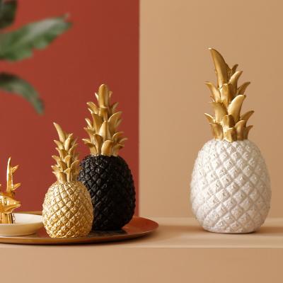 China 2021 Traditional Christmas Garden Ornaments Resin Home Decoration Accessories Pineapple Resin Gifts and Crafts for sale