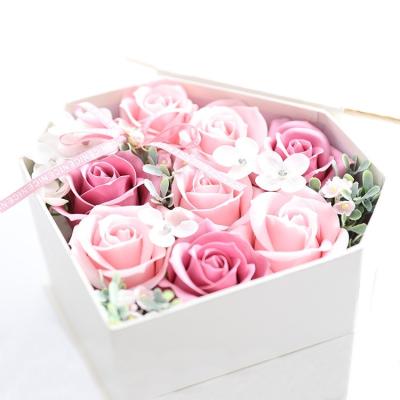 China Low MOQ Flower Customized Flower Gift Box Packaging Suitable For Mom Birthday Gift for sale