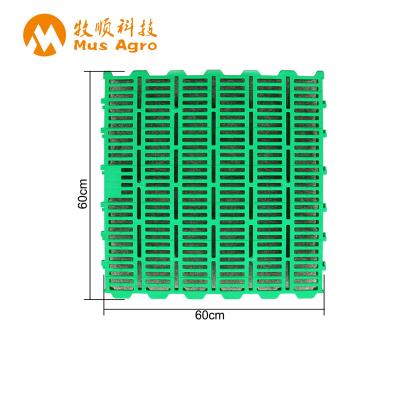 China Plastic Flooring Slatted Flooring Easily Clean Crate Nursery Pen Mat Slat Goat System Pig Farrowing For Sale for sale