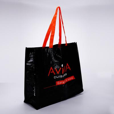 China Recyclable Wholesale Customized Glossy Or Matte PP Laminated PP Woven Bag With Handle For Clothes Shopping for sale