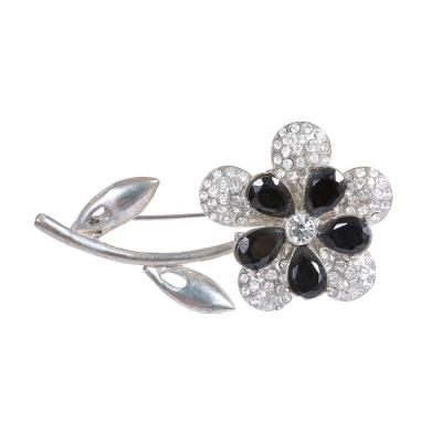 China New Style Fashionable Ladies Beautiful Larger Breastpin Zinc Alloy Flower With Leaf Shape Rhinestone Brooch for sale